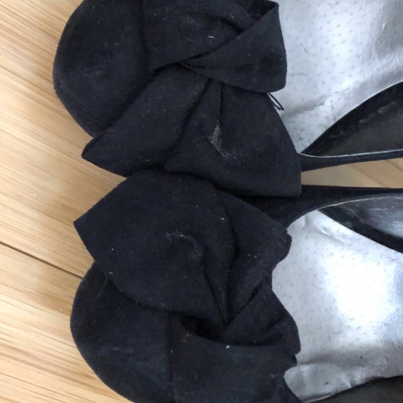 Black Bow Heel Pumps - Picture 3 of 5